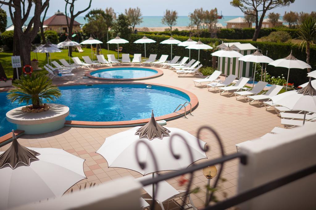 Hotel Elite Lido di Jesolo Bagian luar foto